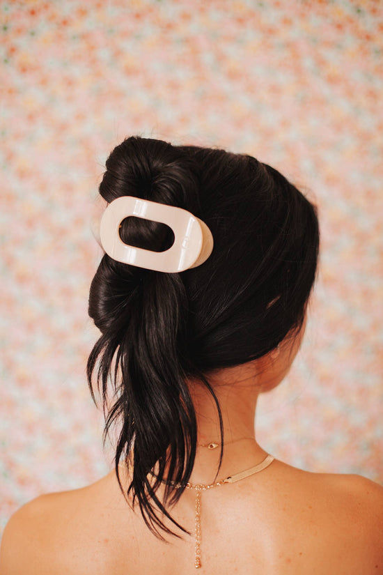 Round Flat Hair Clip | Med. | Almond Beige