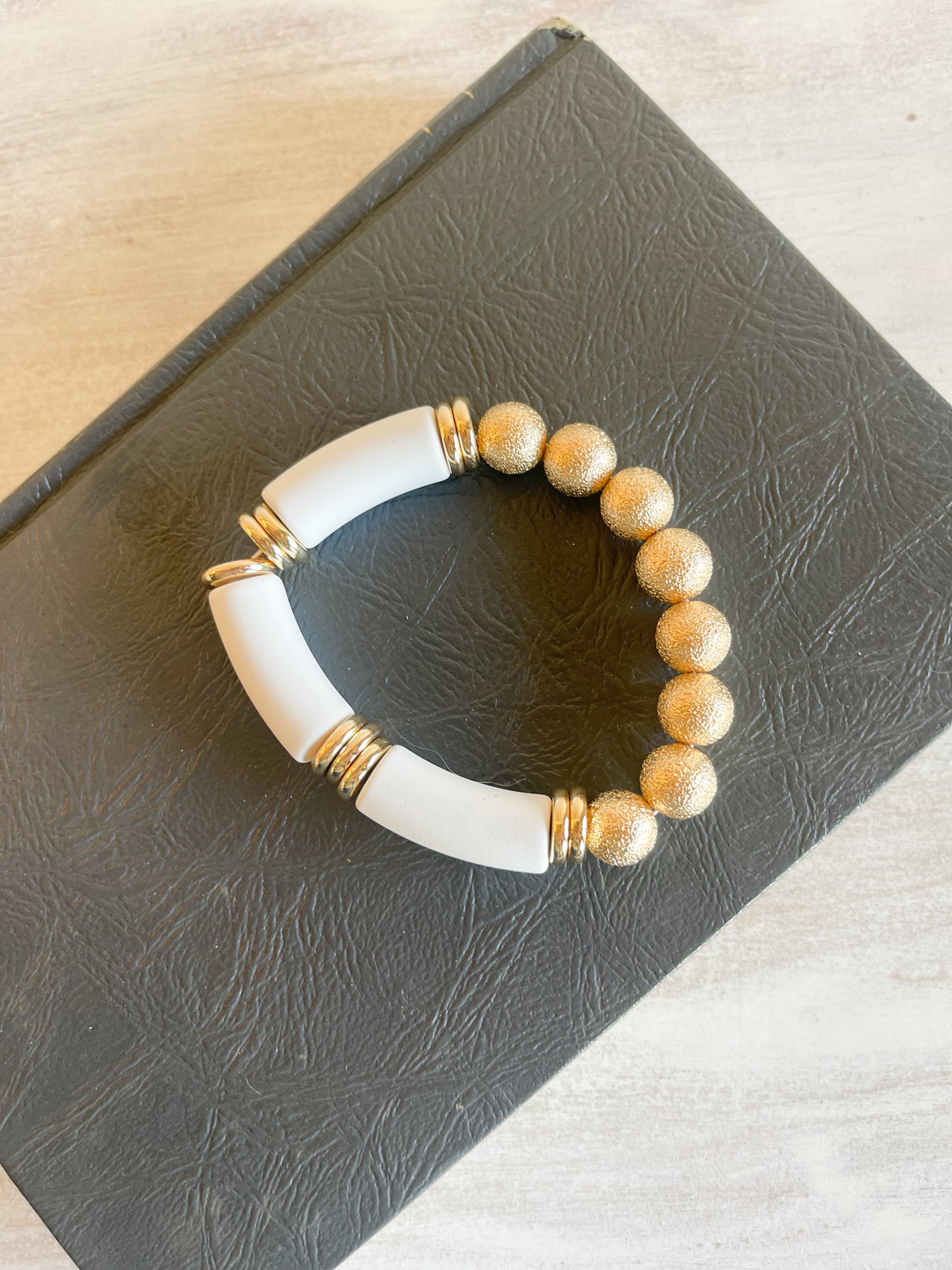 Load image into Gallery viewer, Poppy White Beaded Bracelet
